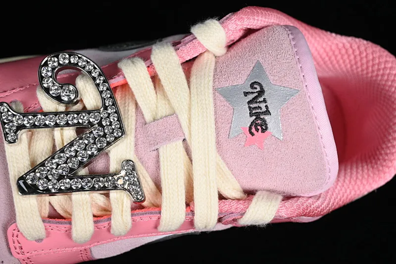 All categories Nk SB Dunk series Nk SB Dunk Low low-top sneakers C version Nk Dunk Low "Barbie" Barbie SB low-top sports and leisure sneakers FN8927-621